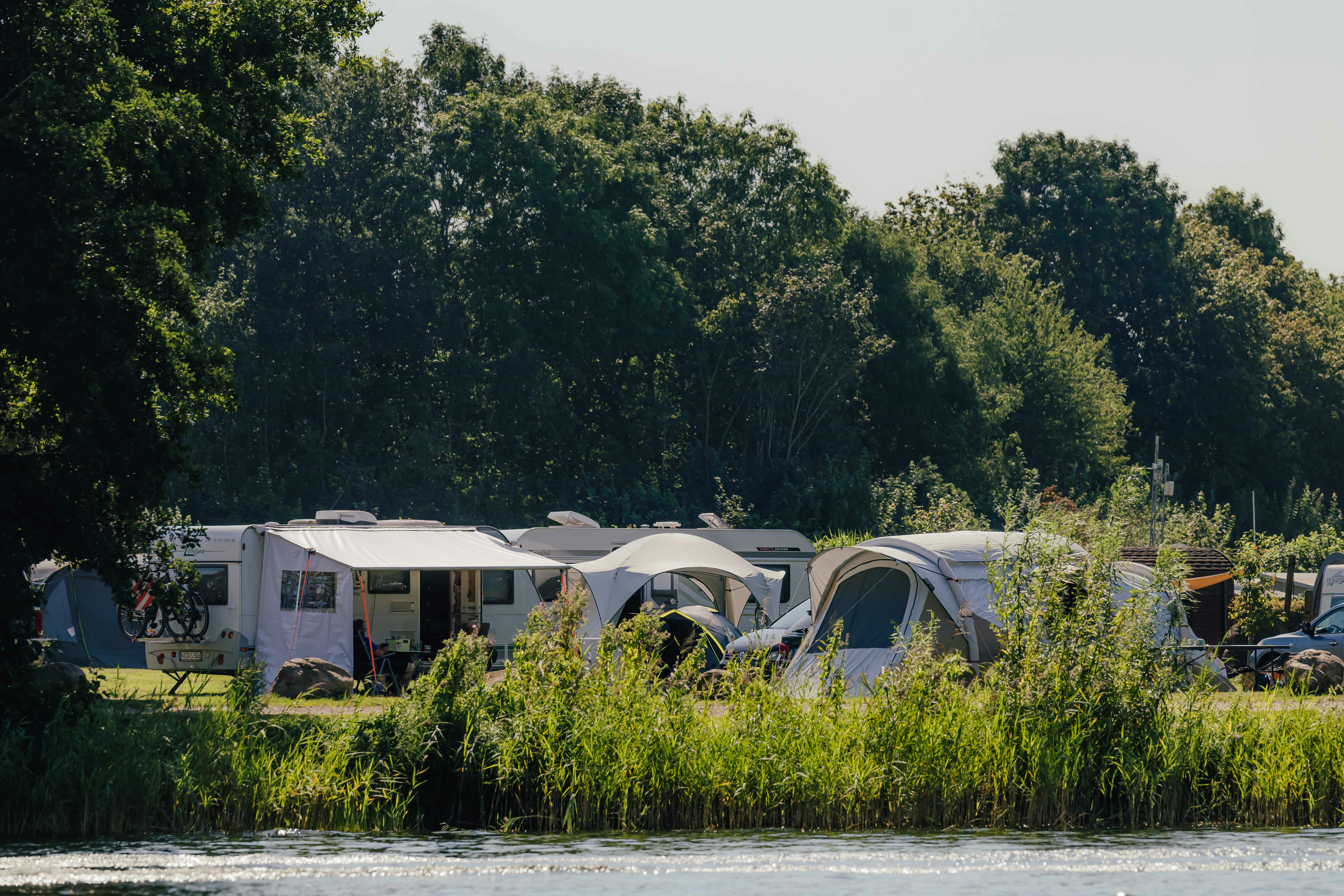 Süsel Seeparx  Süsel Seeparx Camping - Standplätze im Grünen auf dem Campingplatz