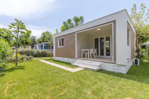 Camping Sun Beach - Mobilheim mit Terrasse auf dem Campingplatz