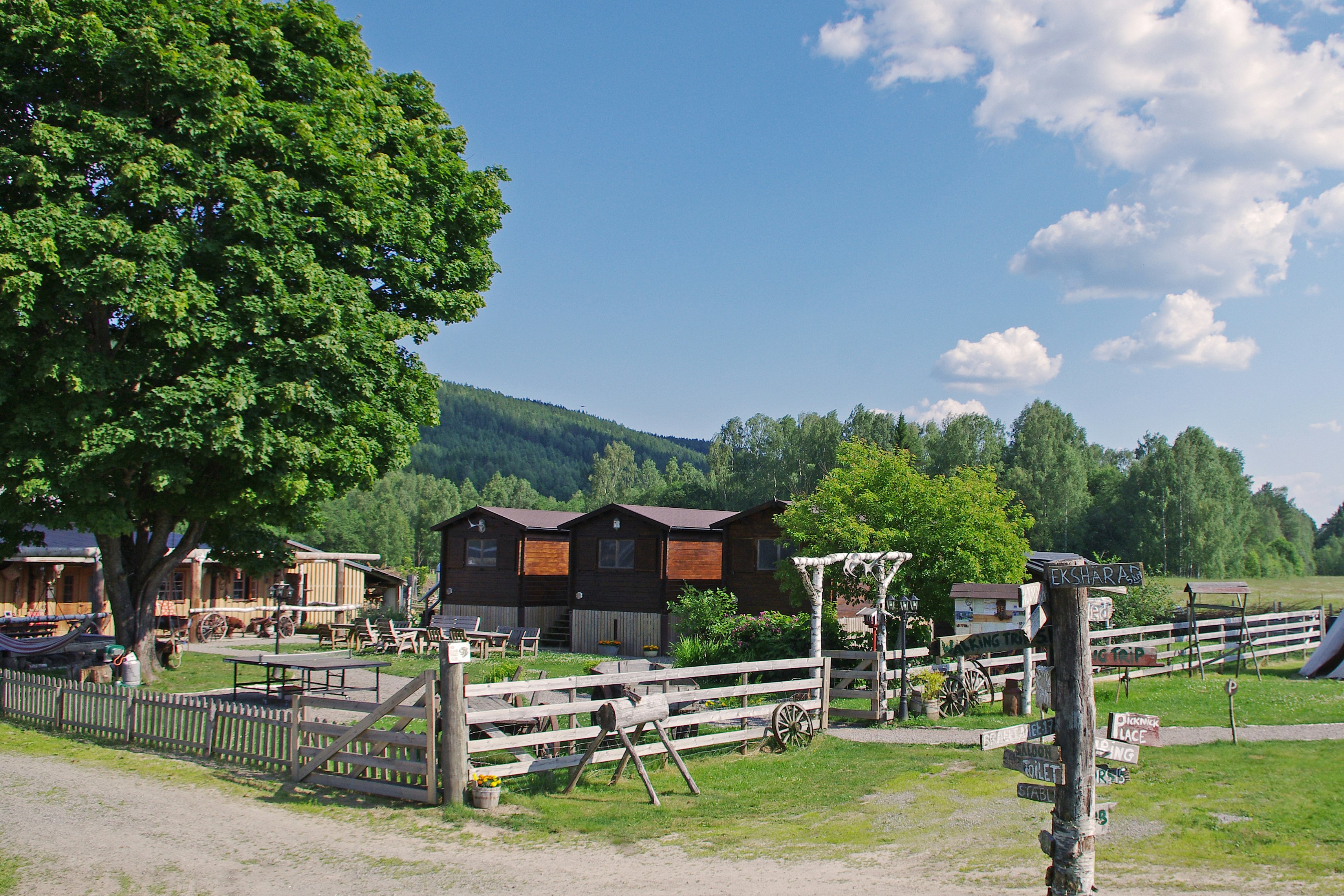 Camping Sun Dance Ranch AB - Mietunterkünfte auf dem Campingplatz