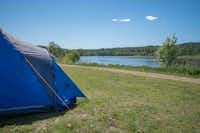 Camping Sun Dance Ranch AB - Stellplätze am Ufer des Flusses