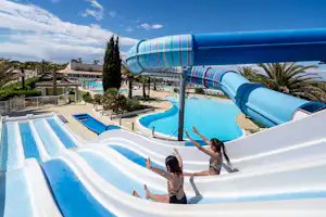 Camping Sunêlia Domaine de la Dragonnière - Kinder auf Wasserrutschen