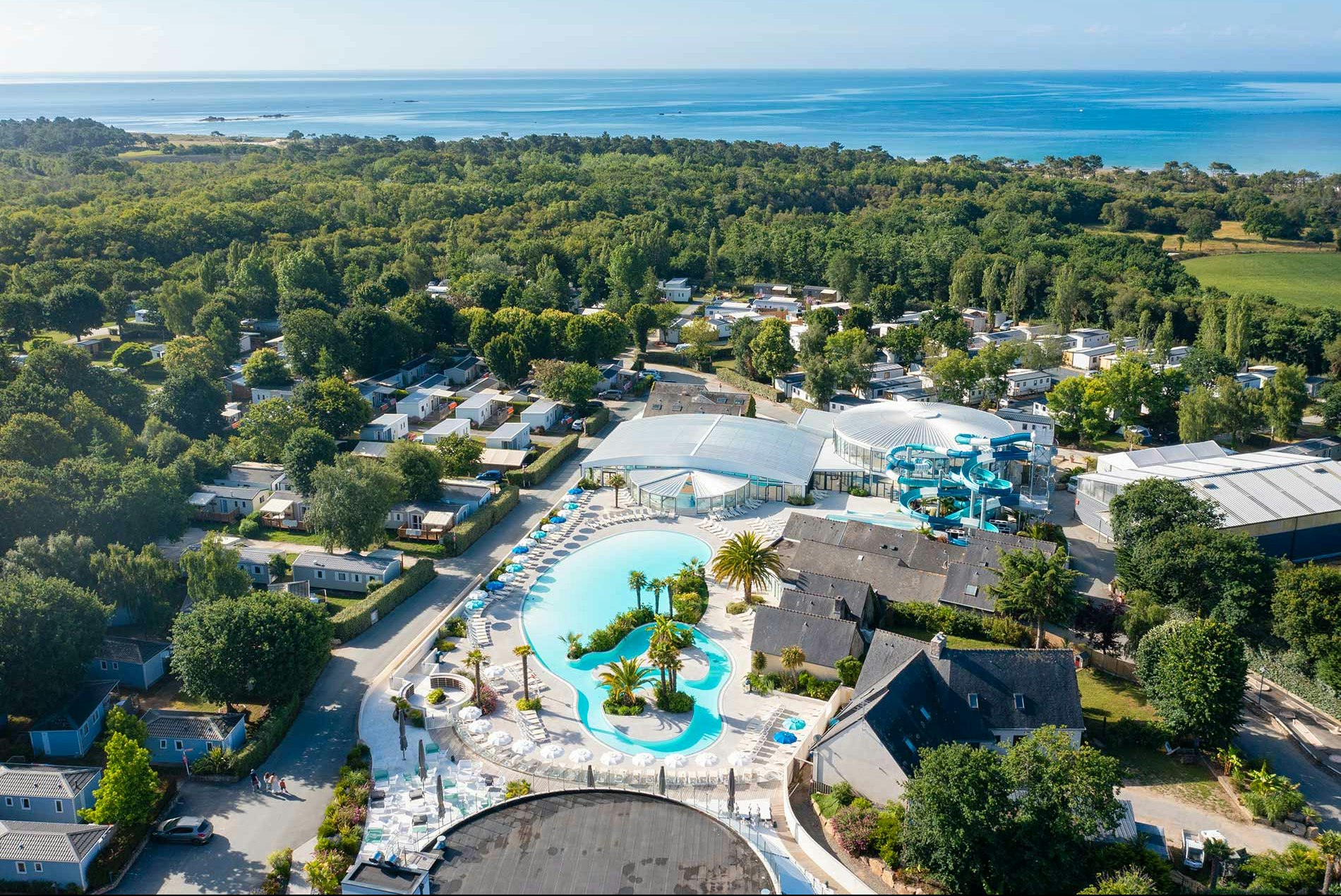 Yelloh! Village L'Atlantique  Camping Sunêlia L'Atlantique  - Luftaufnahme des Campingplatzes mit Freibad