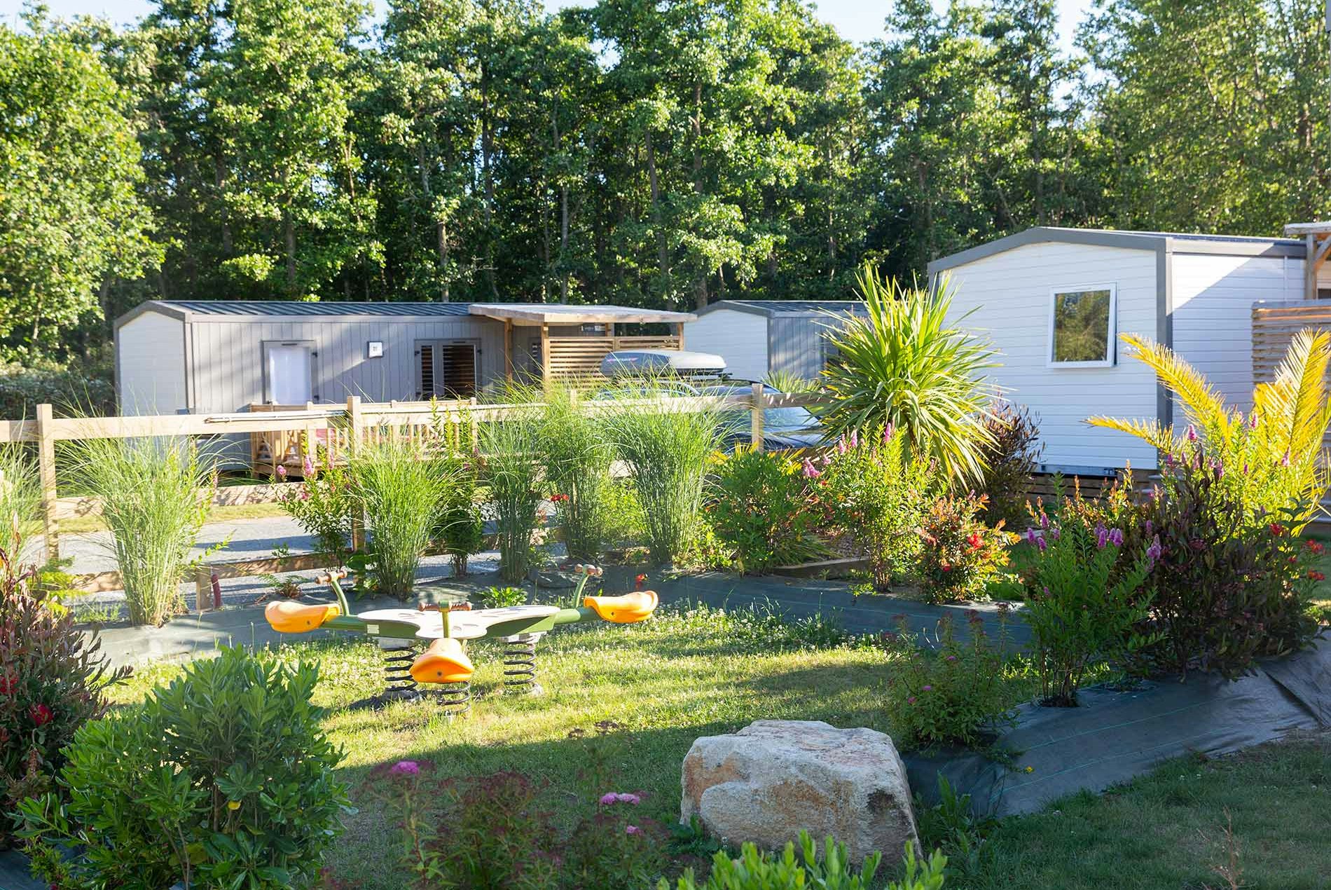 Yelloh! Village L'Atlantique  Camping Sunêlia L'Atlantique - Kleiner Kinderspielplatz zwischen den Mietunterkünften