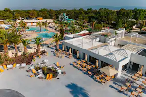 Yelloh! Village L'Oasis et California - Restaurant mit Terrasse auf dem Campingplatz
