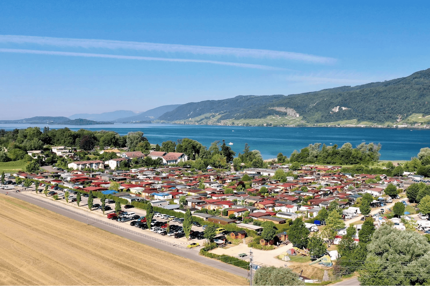 Camping Sutz - Blick auf das Gelände vom Campingplatz Luftaufnahme
