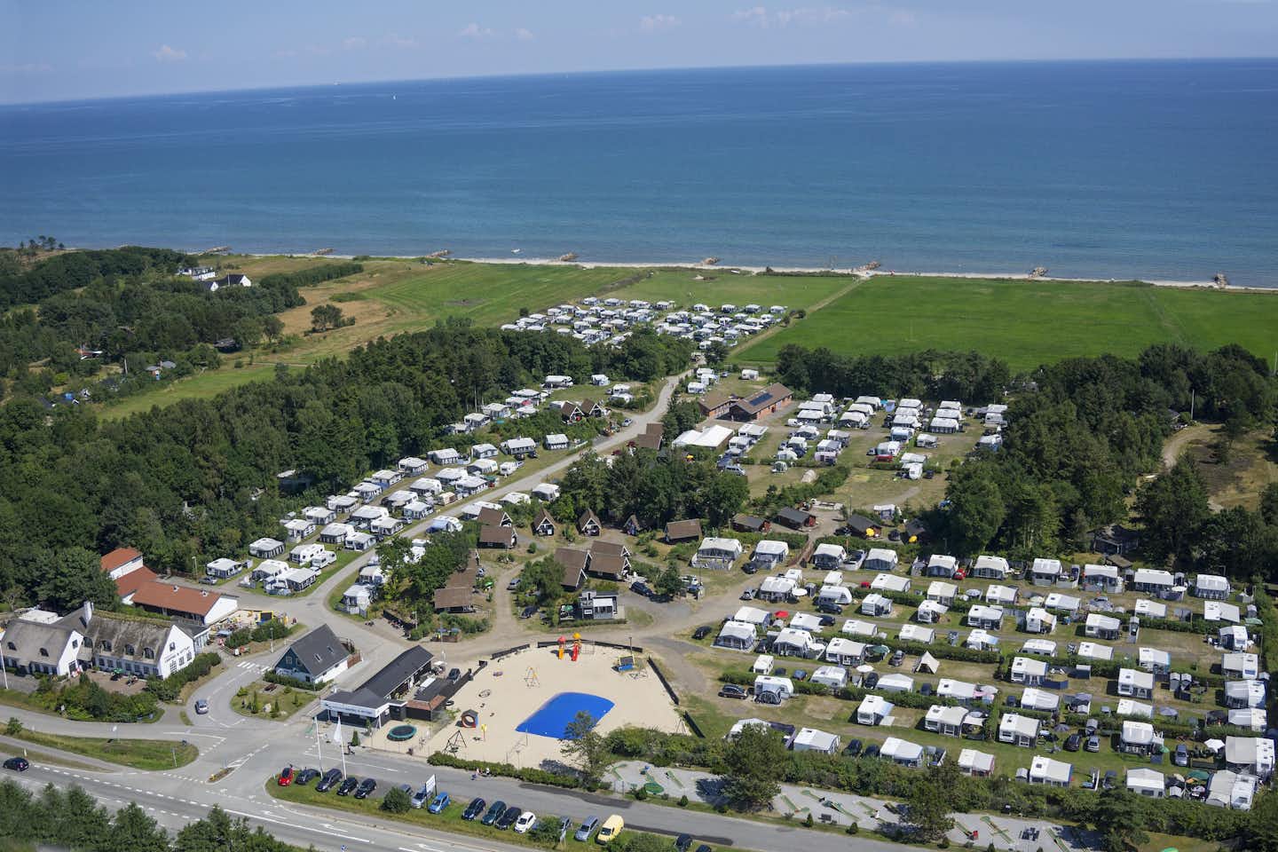 Camping Svalereden  -  Campingplatz am Kattegat aus der Vogelperspektive