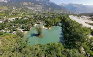 Camping Swiss-Plage - Luftaufnahme Camping mit eigenem See