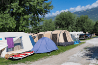 Camping Swiss-Plage - Zeltcamping mit Bäumen