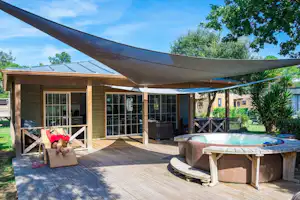 Camping Sylvamar - mobilheim mit Jacuzzi und terrrasse