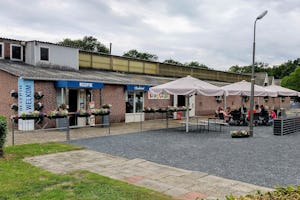 Camping `t Buuteland - Terrasse vor der Rezeption