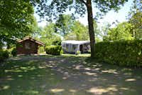 Camping `t Buuteland - Wohnmobil- und  Wohnwagenstellplätze im Schatten der Bäume
