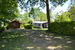 Camping `t Buuteland - Wohnmobil- und Wohnwagenstellplätze im Schatten der Bäume