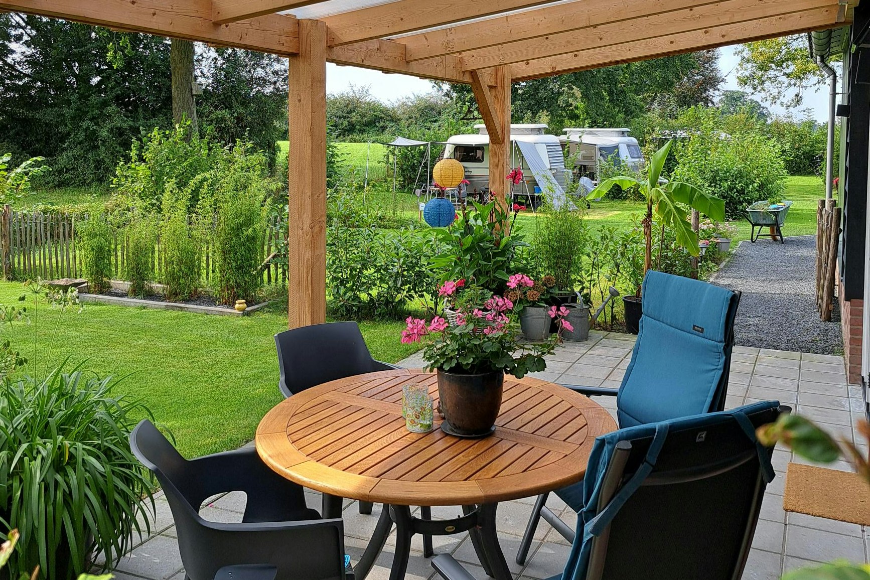 Camping 't Eikenbos - Terrasse eines Mobilheims auf dem Campingplatz