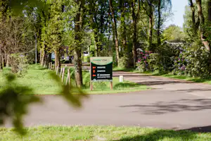 Camping 't Eind - Wegweiser am Eingang des Campingplatzes
