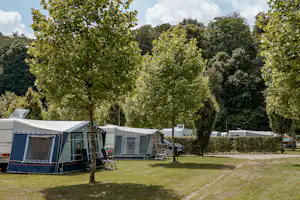 Ardoer Camping 't Geuldal - Wohnmobil- und Wohnwagenstandplätze auf der Wiese