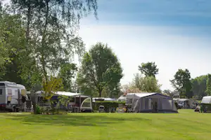 Camping 't Haller - Standplatzwiese auf dem Campingplatz