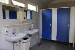 Camping 't Heeterveen - Innenansicht des Sanitärgebäudes