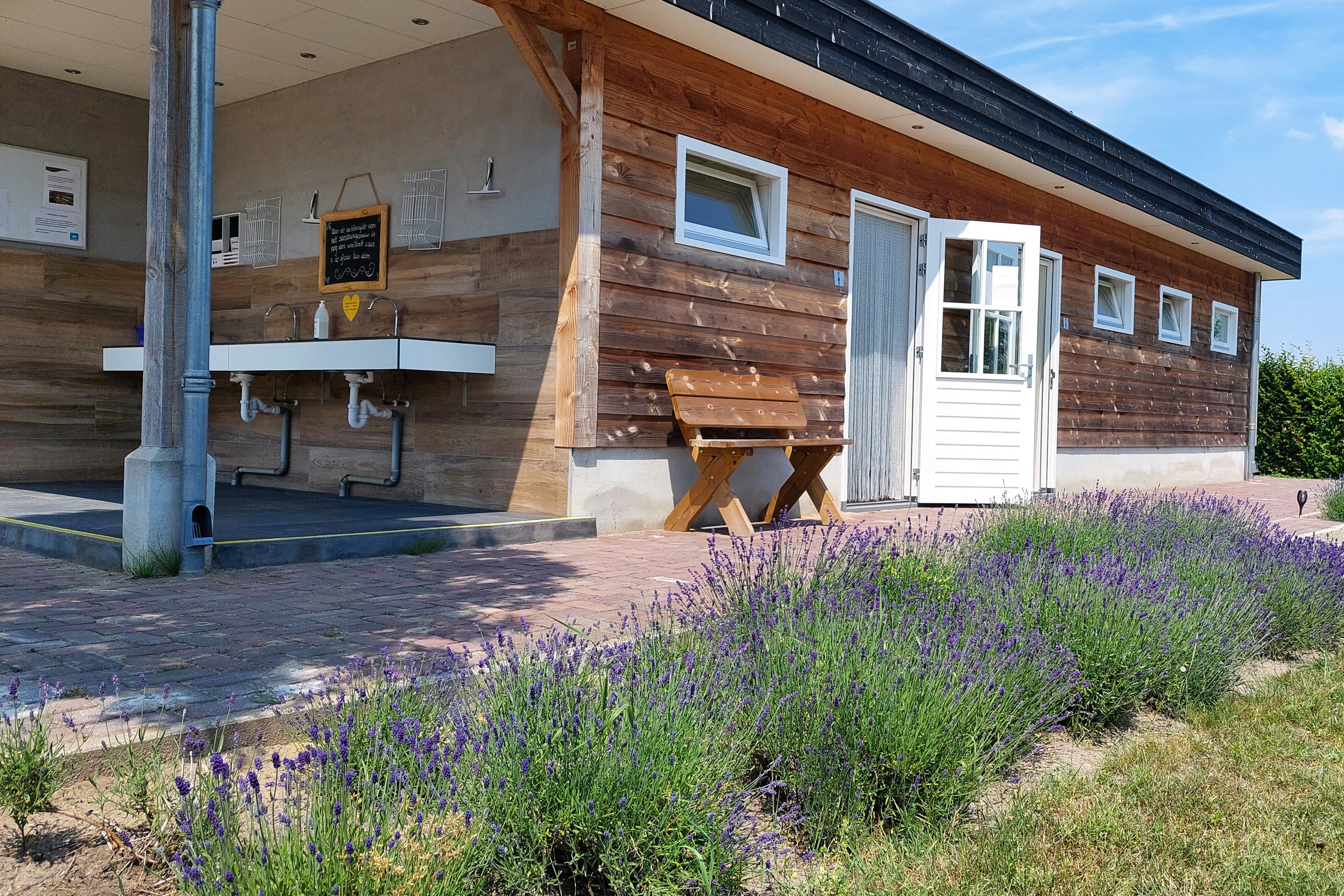 Camping 't Heike - Außenansicht Sanitärgebäude