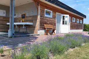 Camping 't Heike - Außenansicht Sanitärgebäude
