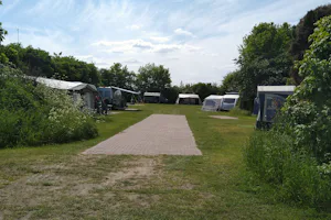 Camping 't Hofje van Hoog-Zuthem - Standplätze auf dem Campingplatz