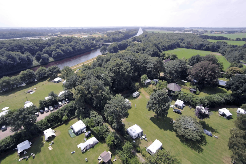 Camping 't Kopske  -  Luftaufnahme vom Campingplatz am Fluss