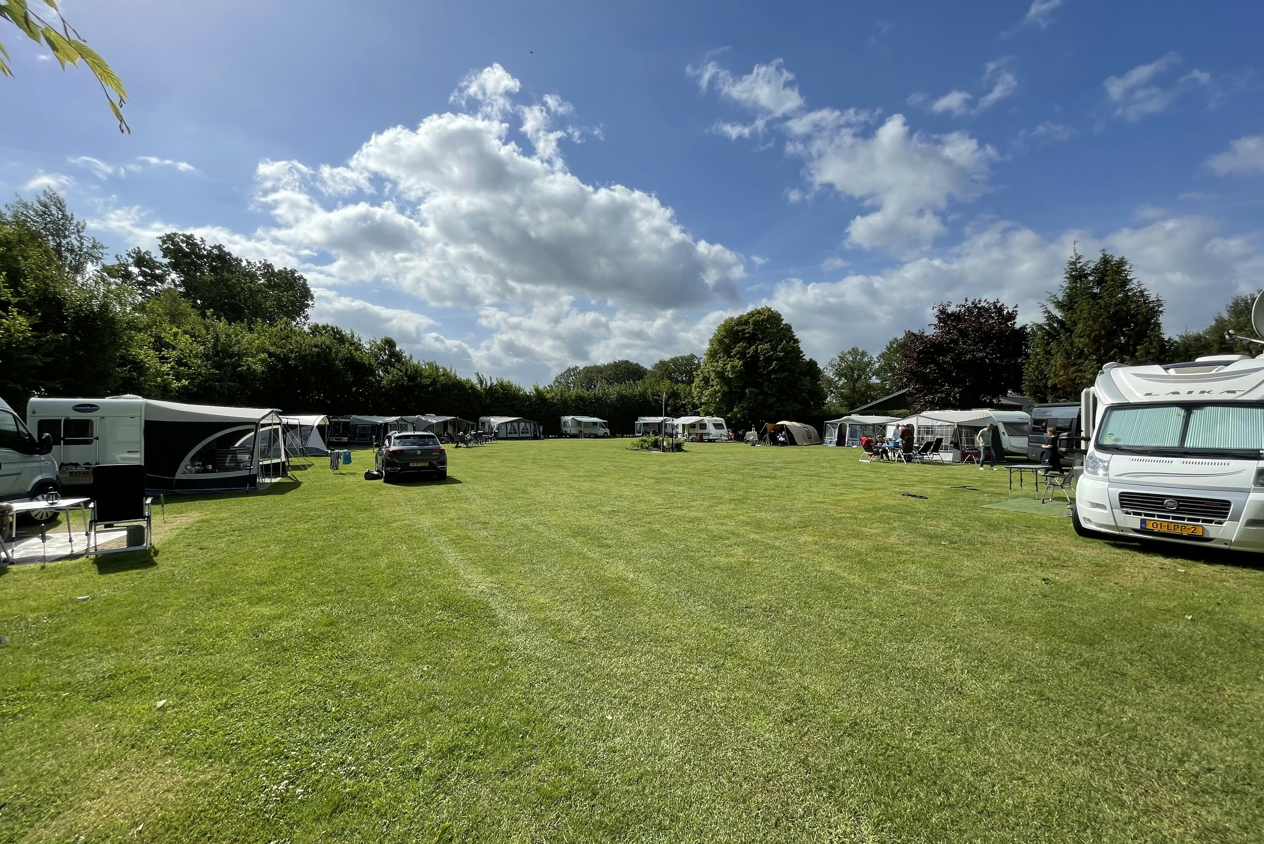 Camping 't Linderhof - Standplätze im Grünen auf dem Campingplatz