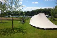 Camping 't Meulenbrugge  -  Zeltplatz vom Campingplatz auf grüner Wiese