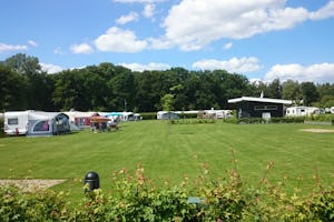 Camping 't Meulenbrugge - Blick auf den Stellplatz vom Campingplatz