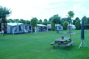 Camping 't Oventje - Wohnmobil- und Wohnwagenstandplätze auf der Wiese