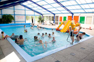 Camping 't Strandheem - Indoor Schwimmbad auf dem Campingplatz