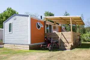 Camping 't Veld - Mobilheim mit Veranda auf dem Campingplatz
