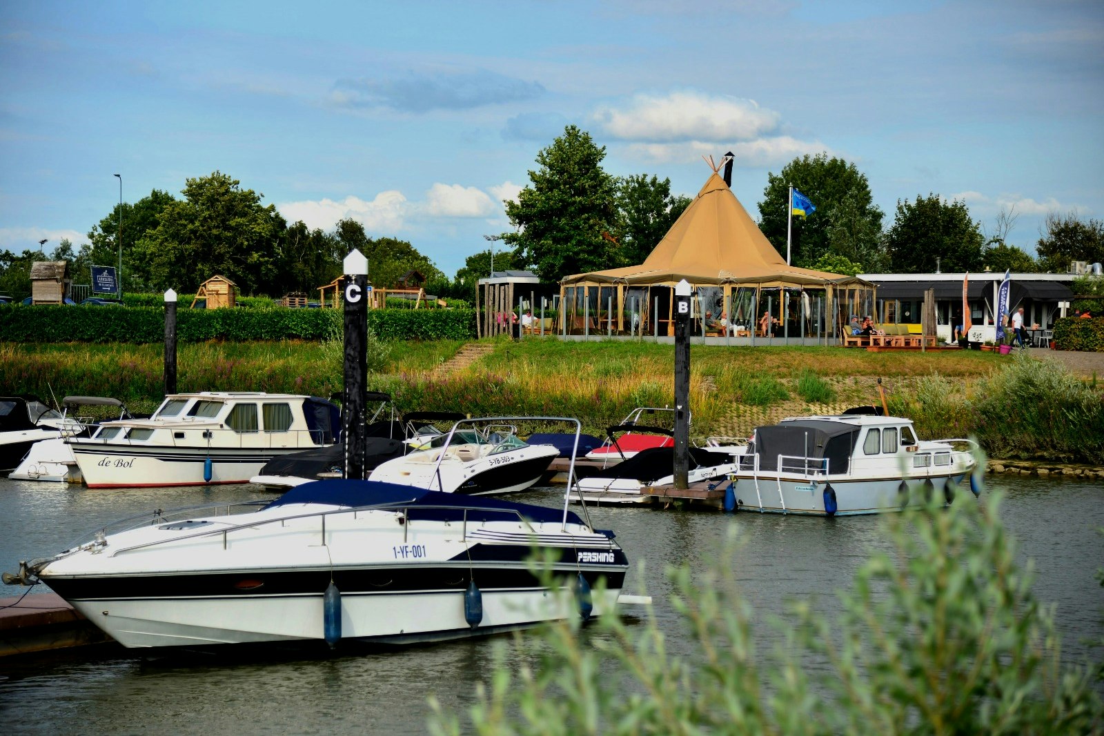 Stadscamping Schoonhoven  Camping 't Wilgerak - Blick auf die Umgebung des Campingplatzes