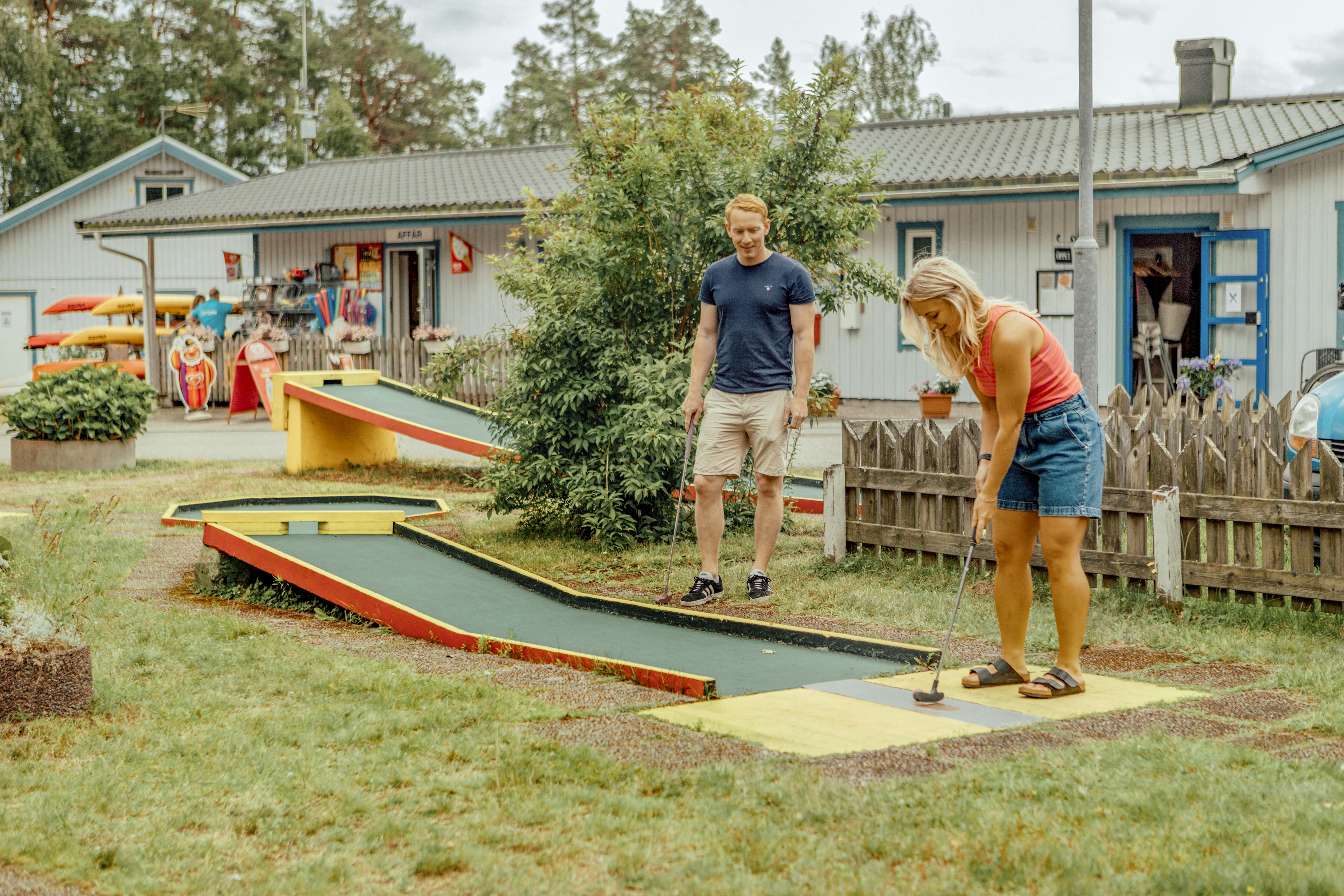 Camping Tättö Havsbad  - Minigolfanlage auf dem Campingplatz