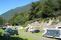 Camping Talacker  -  Stellplätze auf dem Campingplatz auf dem Campingplatzlick auf die Berge