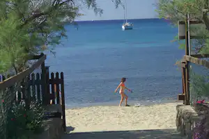 Camping Tallinucci - Ausblik zum Strand vom Campingplatz