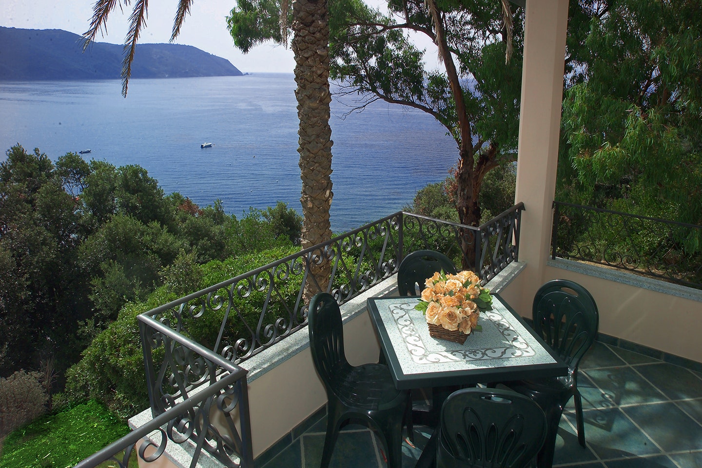 Camping Tallinucci - Terrasse mit Blick auf das Meer