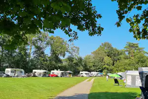 Camping Tamaring - Blick auf die Campingplatzwiese