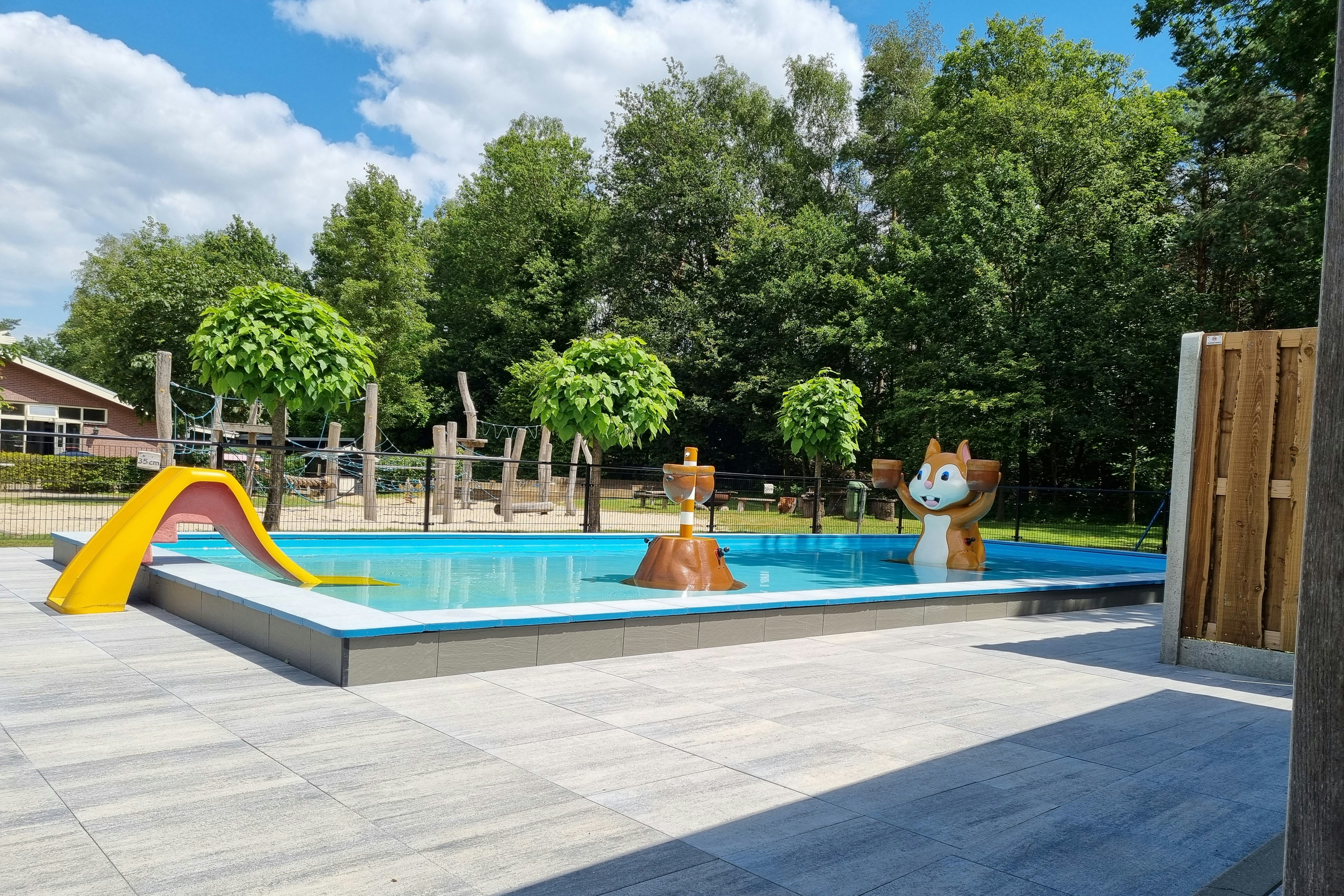 Camping Tamaring - Kinderpool und Spielplatz auf dem Campingplatz