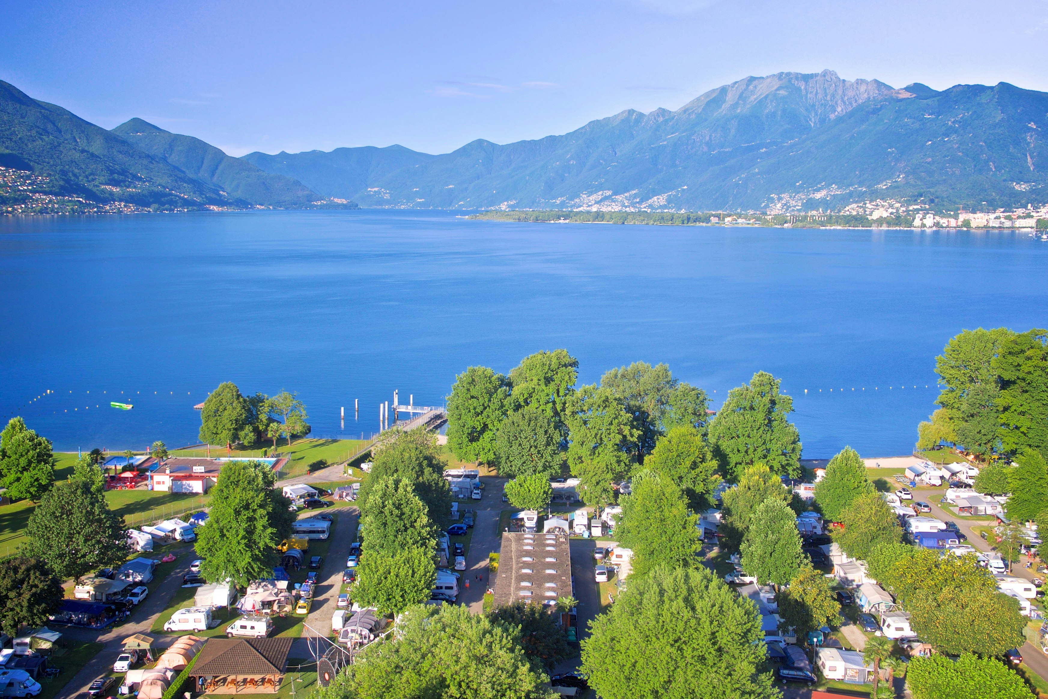 Camping Tamaro  -  Luftaufnahme vom Campingplatz und dem Lago Maggiore