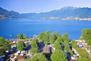 Camping Tamaro - Luftaufnahme vom Campingplatz und dem Lago Maggiore