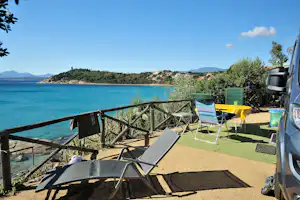 Camping Telis - Wohnwagenstellplatz vom Campingplatz mit Blick auf das Meer