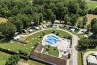 Camping Terme Banovci  -  Pool und Wohnwagenstellplatz vom Campingplatz aus der Vogelperspektive