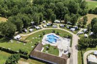 Camping Terme Banovci  -  Pool und Wohnwagenstellplatz vom Campingplatz aus der Vogelperspektive