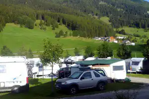 Camping Thöni - Stellplatz vom Campingplatz im Grünen