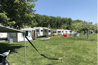 Camping Thörishaus  -  Wohnwagen- und Zeltstellplatz vom Campingplatz zwischen Bäumen