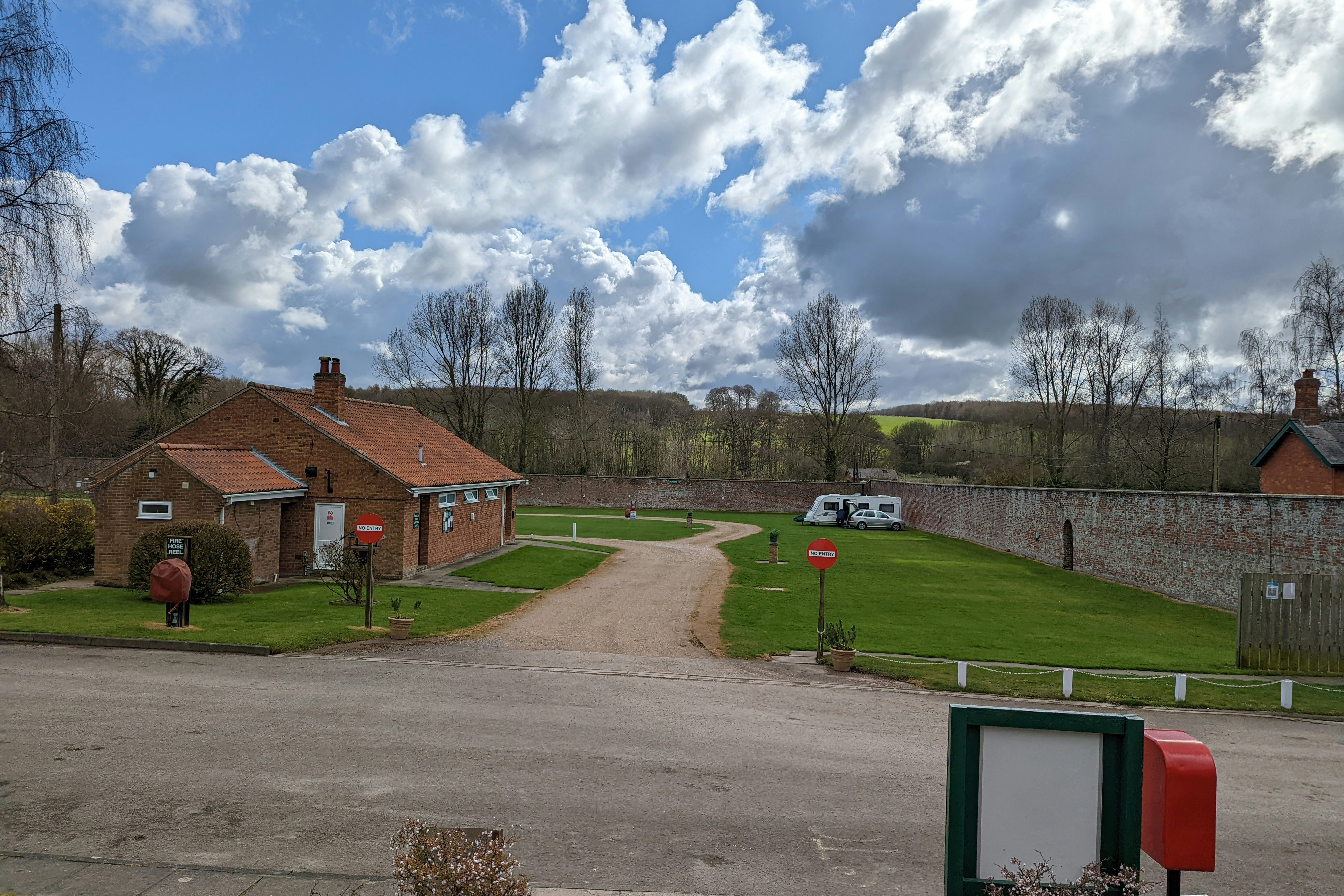 Camping Thorpe Hall - Eingang des Campingplatzes
