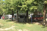 Camping Ticino - Wohnwagen- und Zeltstellplatz unter Bäumen
