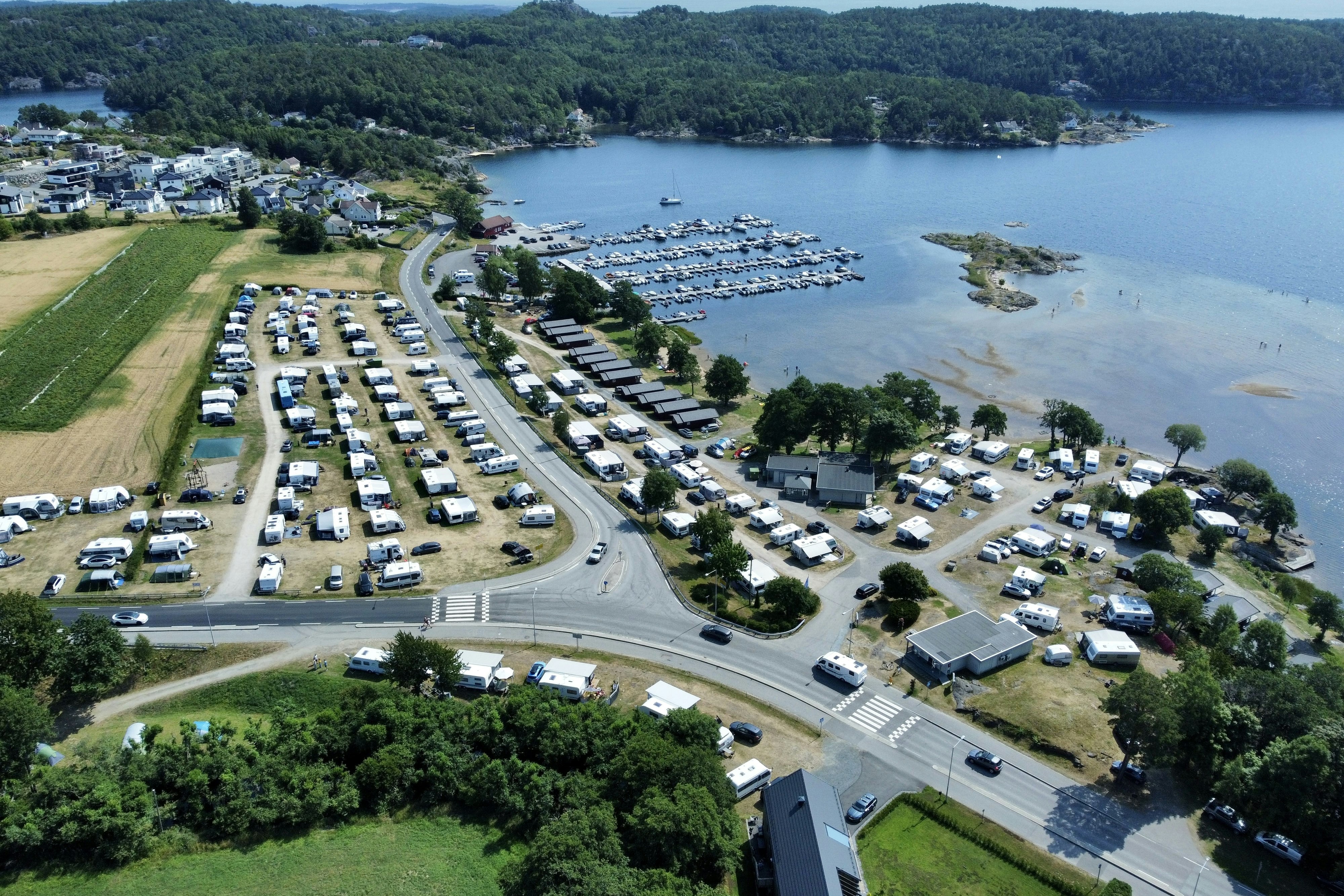 Tingsaker Camping - Luftaufnahme des Campingplatzes am Wasser