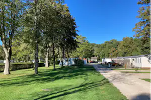 Camping de Contrexéville Camping Tir aux Pigeons Standplätze und Mietunterkünfte auf dem Campingplatz