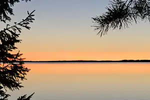 Camping Tiveden - Sonnenuntergang über dem Wasser